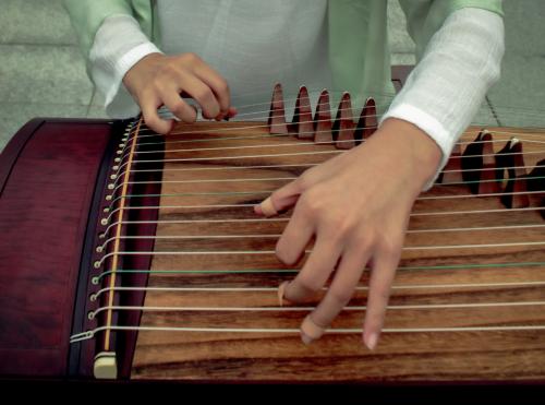 04 - Clara Pimstein - Delicados acordes del guzheng - FCC Quilpué